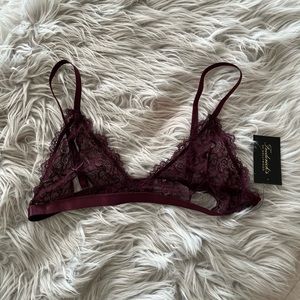 💘 Fredrick's Peek-a-boo Laced Bralette